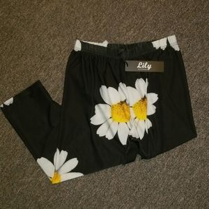 Capri length leggings BNWT size L/XL